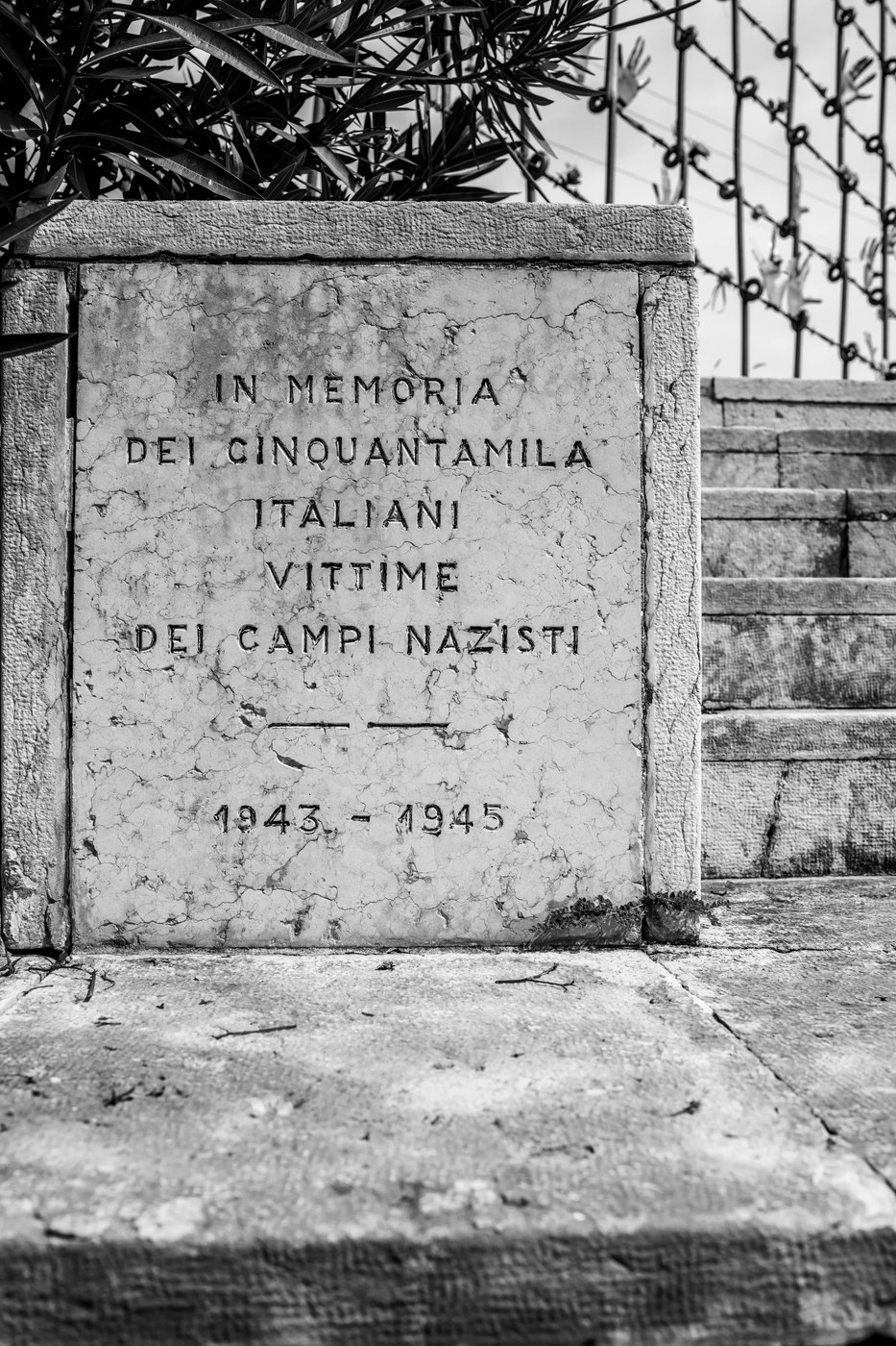 Une stèle commémorative pour les victimes italiennes des camps nazis